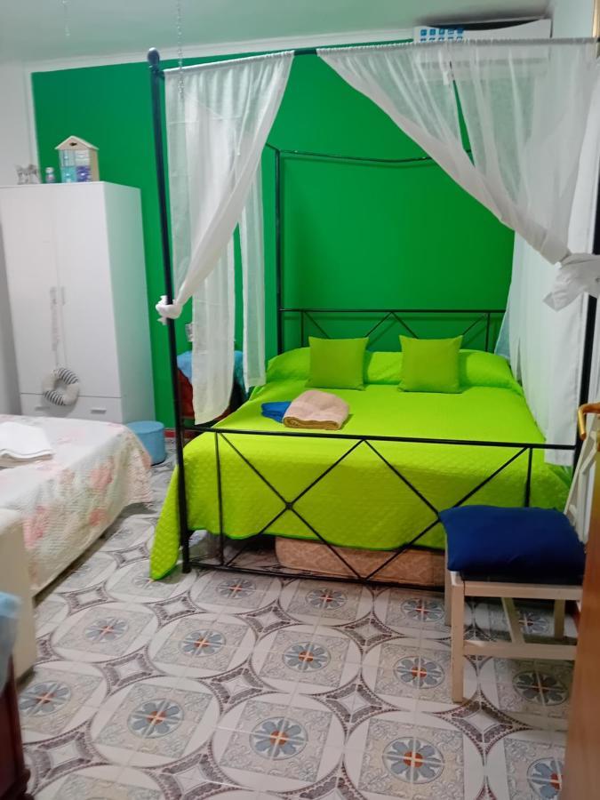 Beach House Мондело Екстериор снимка